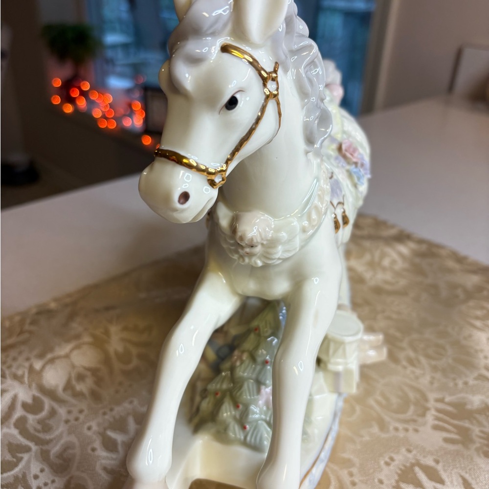Vintage Sankyo Christmas Musical Rocking Horse made with 24 k gold accents. - Picture 6 of 15